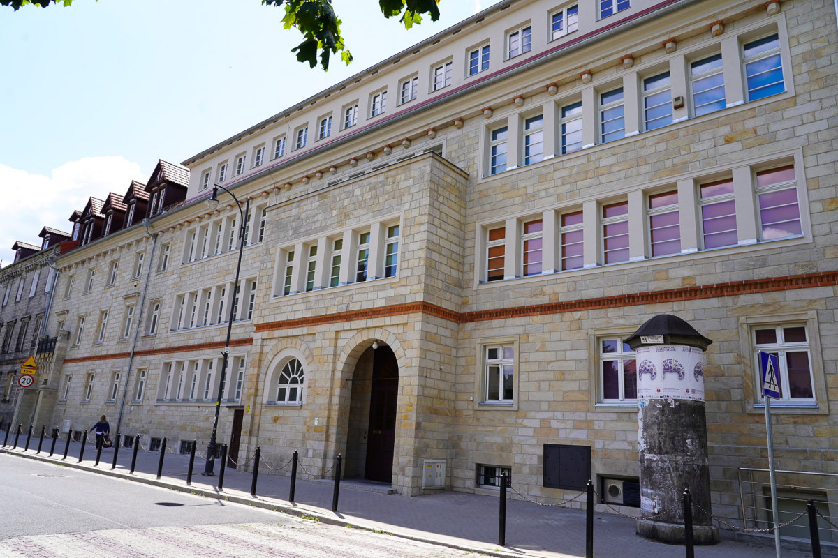 Renowacja elewacji zabytkowych budynków ZSOiZ w Bolesławcu