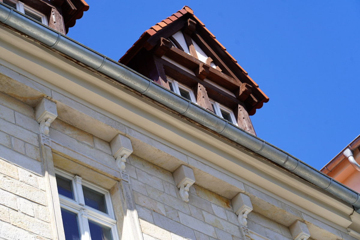 Renowacja elewacji zabytkowych budynków ZSOiZ w Bolesławcu