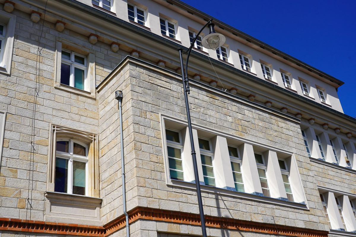 Renowacja elewacji zabytkowych budynków ZSOiZ w Bolesławcu