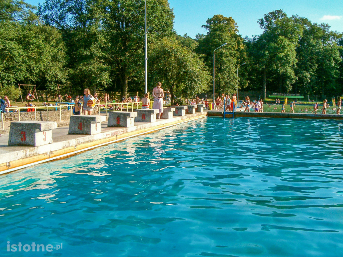 Baseny przy ulicy Spacerowej w Bolesławcu (rok 2004)