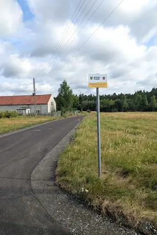 Droga w miejscowości Motyle