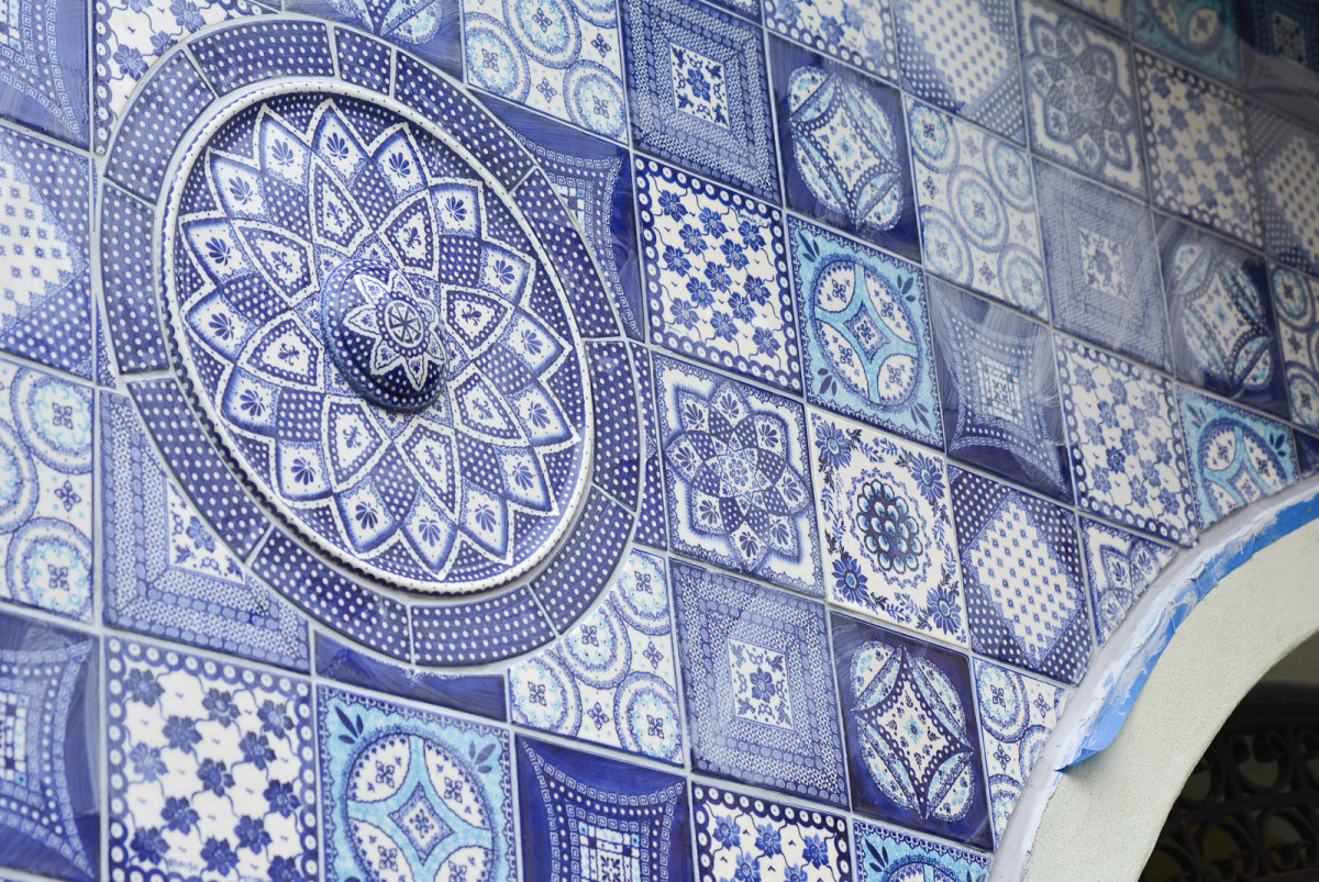 Ceramiczna brama na Prusa