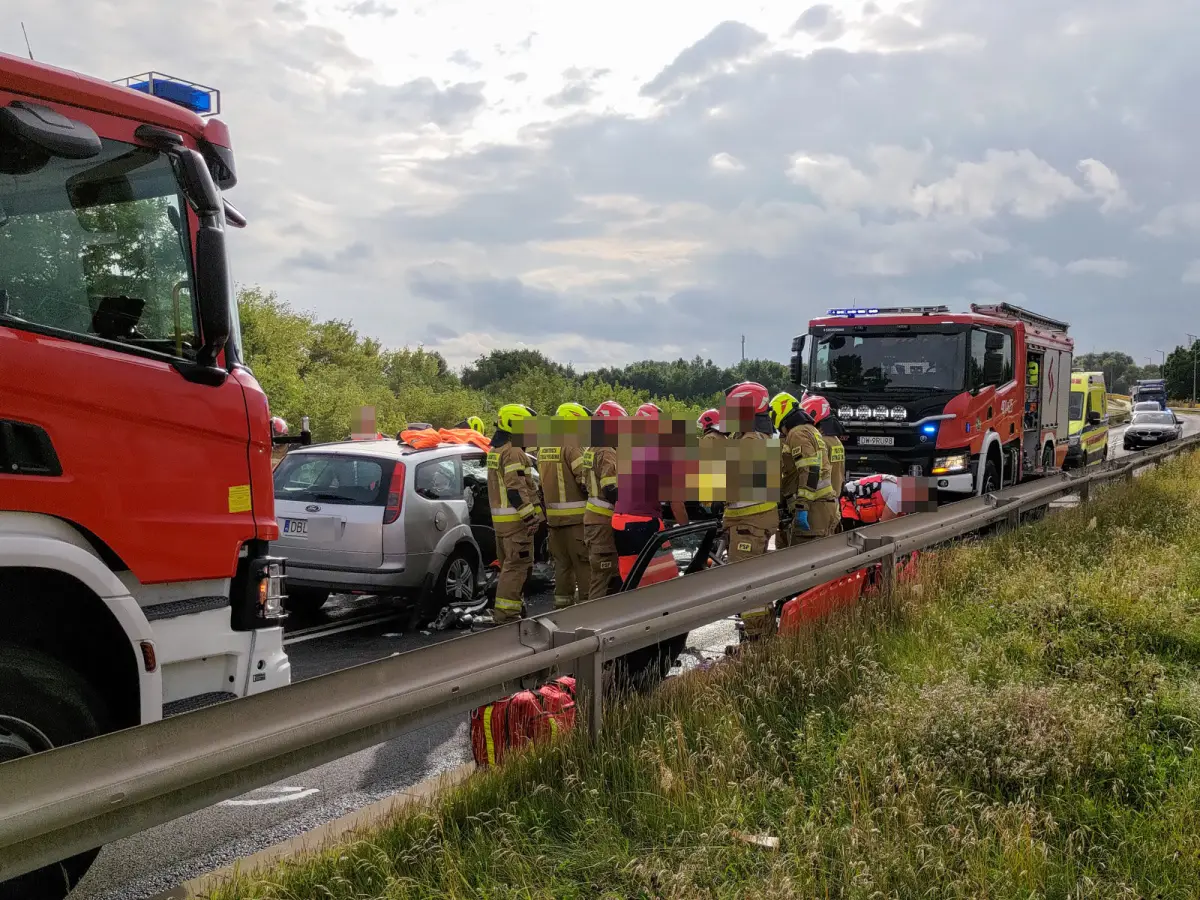 Karambol na obwodnicy. Zderzyły się cztery samochody