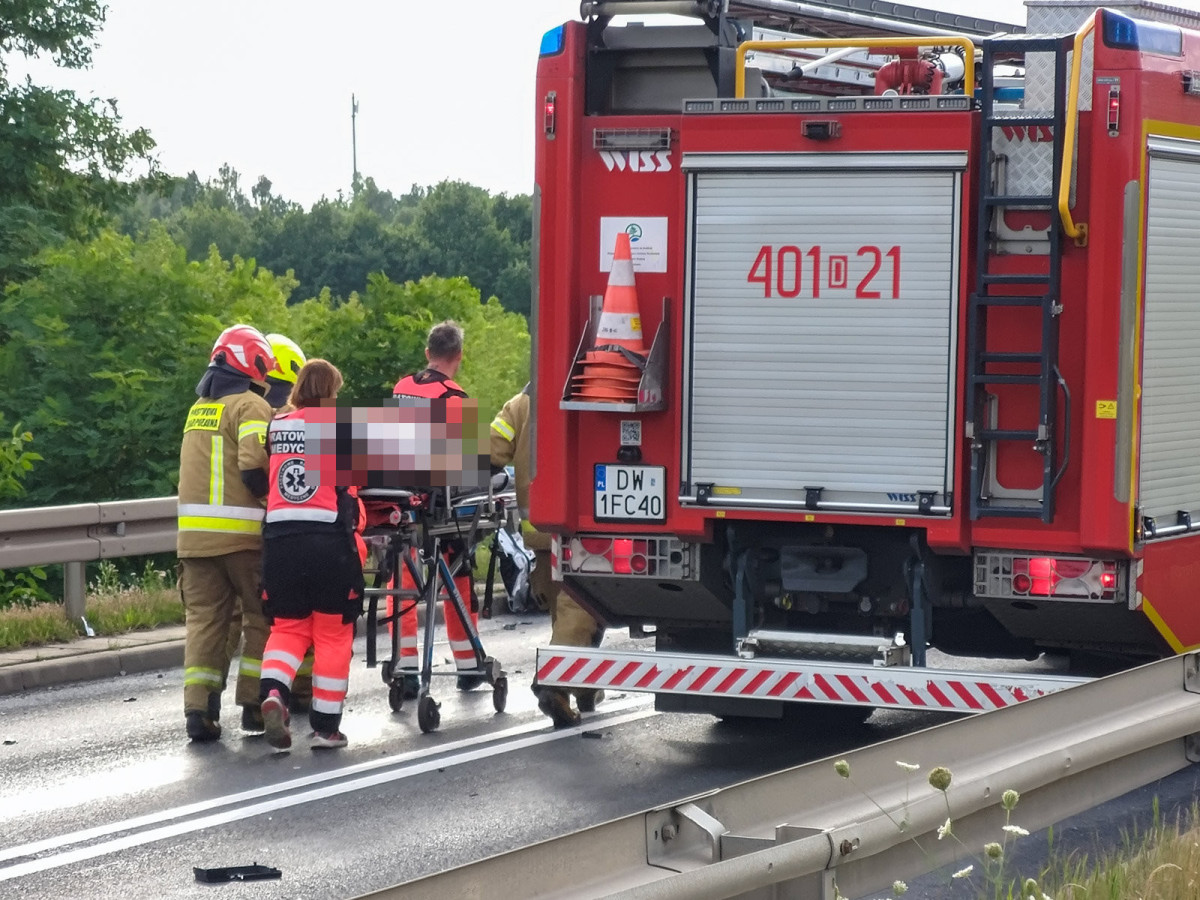 Karambol na obwodnicy. Zderzyły się cztery samochody