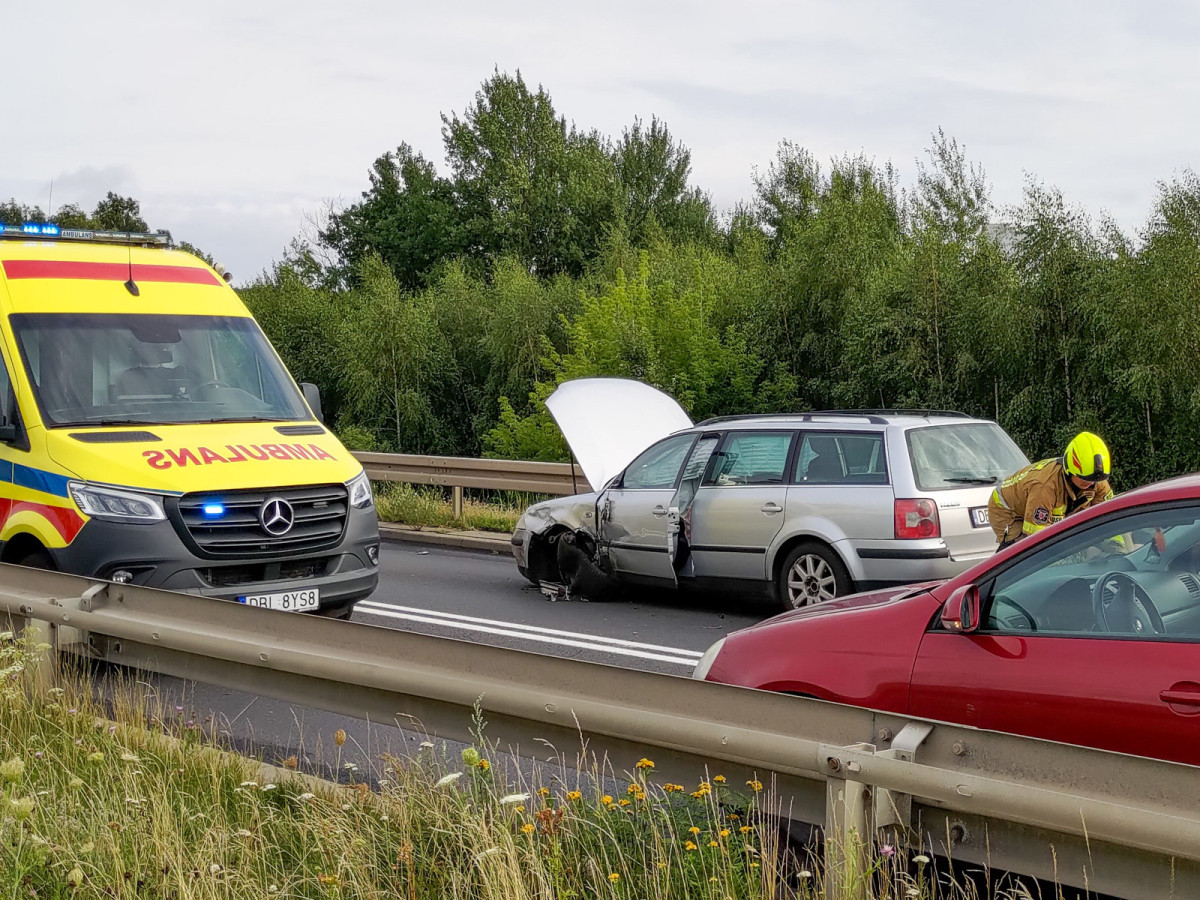 Karambol na obwodnicy. Zderzyły się cztery samochody