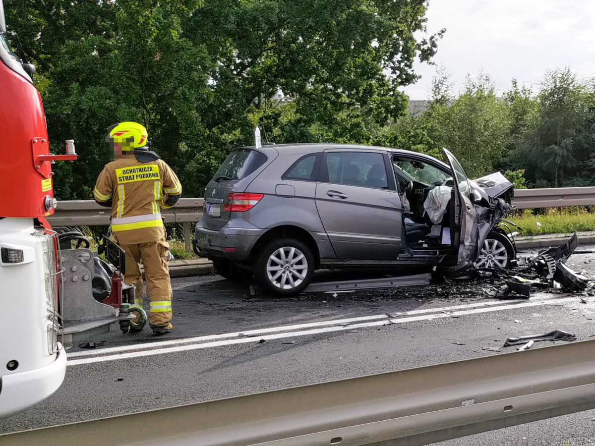 Karambol na obwodnicy. Zderzyły się cztery samochody