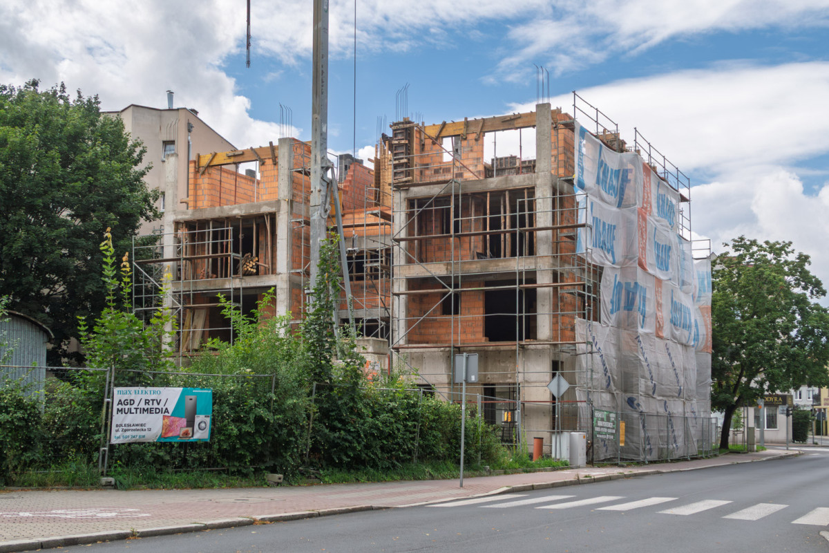 Bolesławiec, Budynek mieszkalno-usługowy, róg ul. Garncarska i Kubika