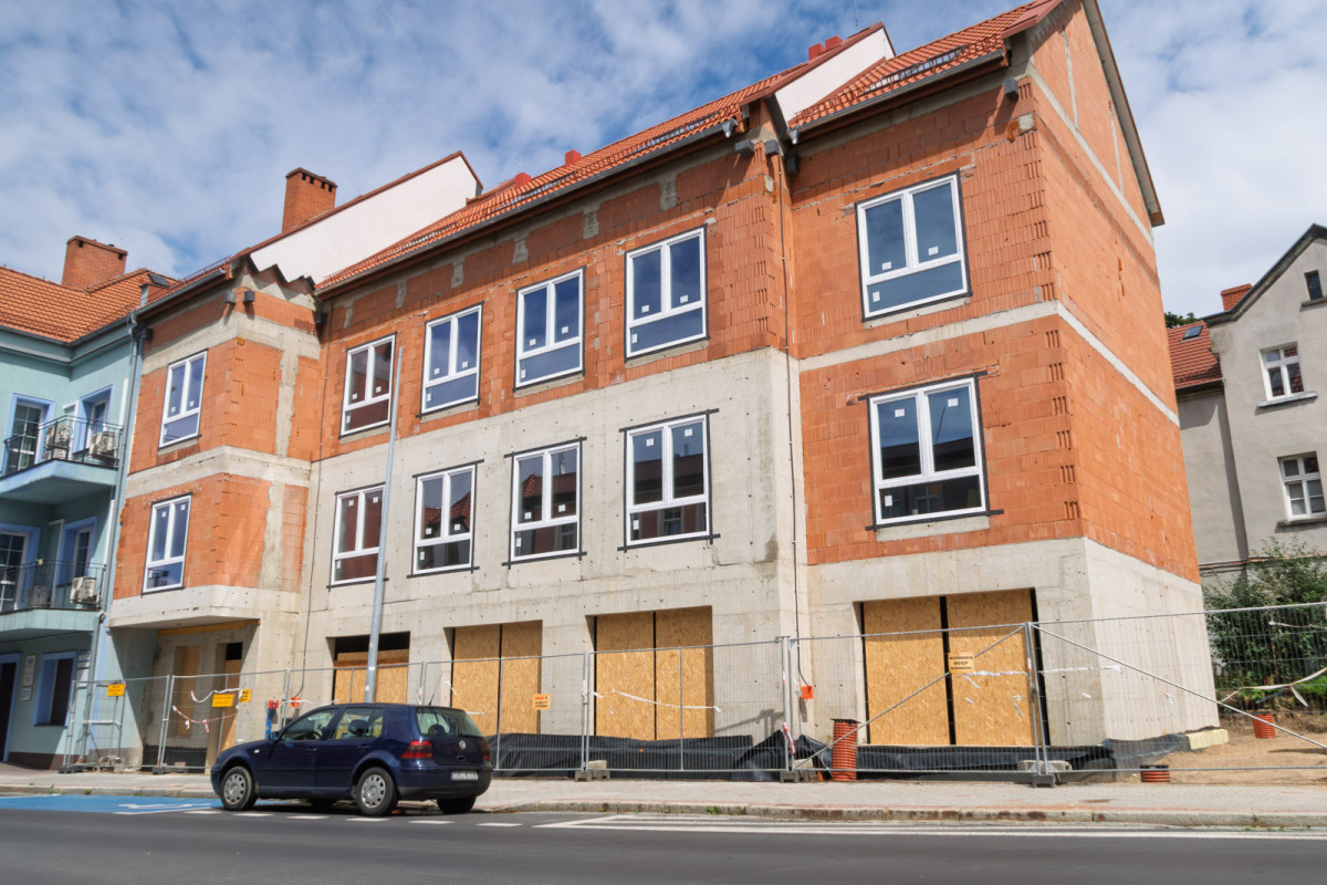 Bolesławiec, budynek mieszkalno-usługowy, ul. Piaskowa