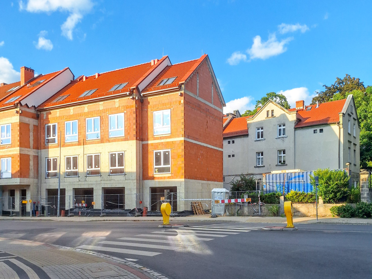 Bolesławiec, budynek mieszkalno-usługowy, ul. Piaskowa
