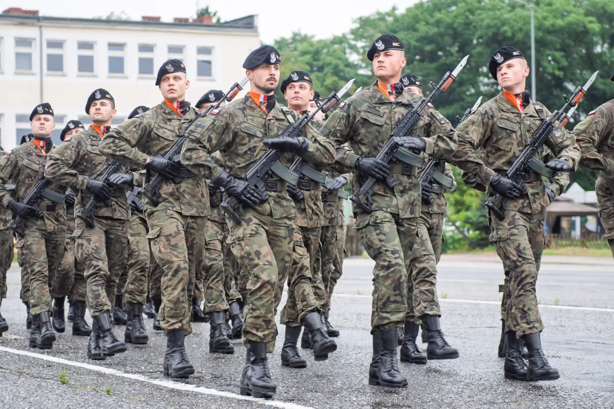 Uroczystość w 10 Brygadzie Kawalerii Pancernej w Świętoszowie