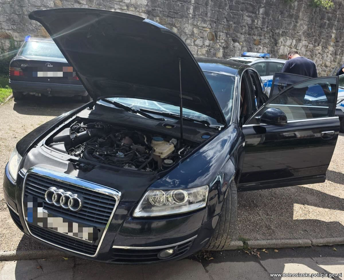 Auto i przechwycone narkotyki