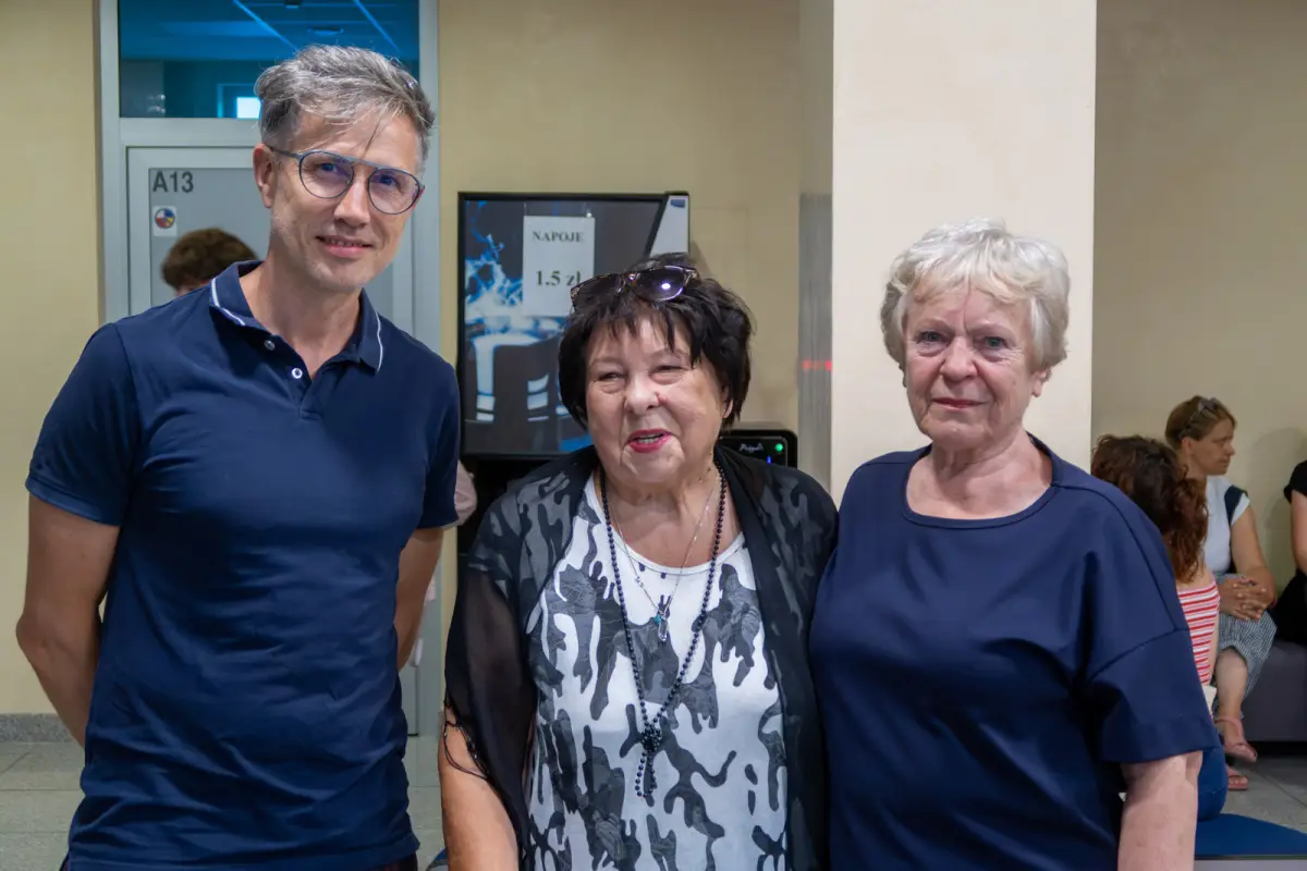 Goście wernisażu Międzynarodowego Pleneru Ceramiczno-Rzeźbiarskiego