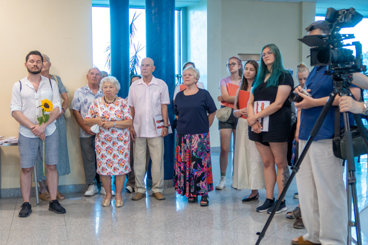 Goście wernisażu Międzynarodowego Pleneru Ceramiczno-Rzeźbiarskiego