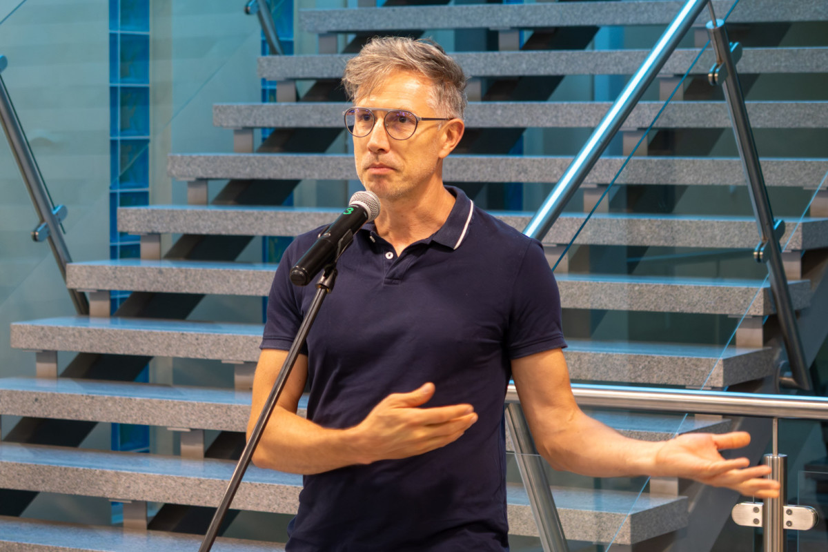 Goście wernisażu Międzynarodowego Pleneru Ceramiczno-Rzeźbiarskiego