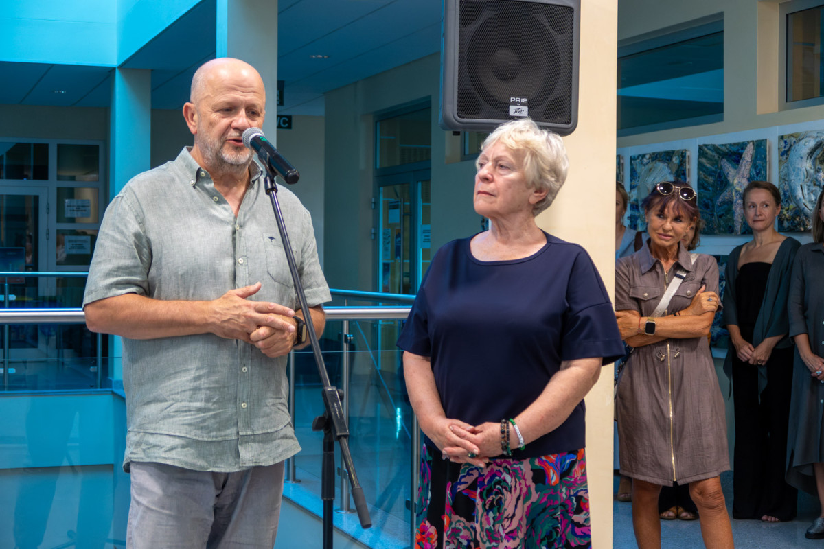 Goście wernisażu Międzynarodowego Pleneru Ceramiczno-Rzeźbiarskiego