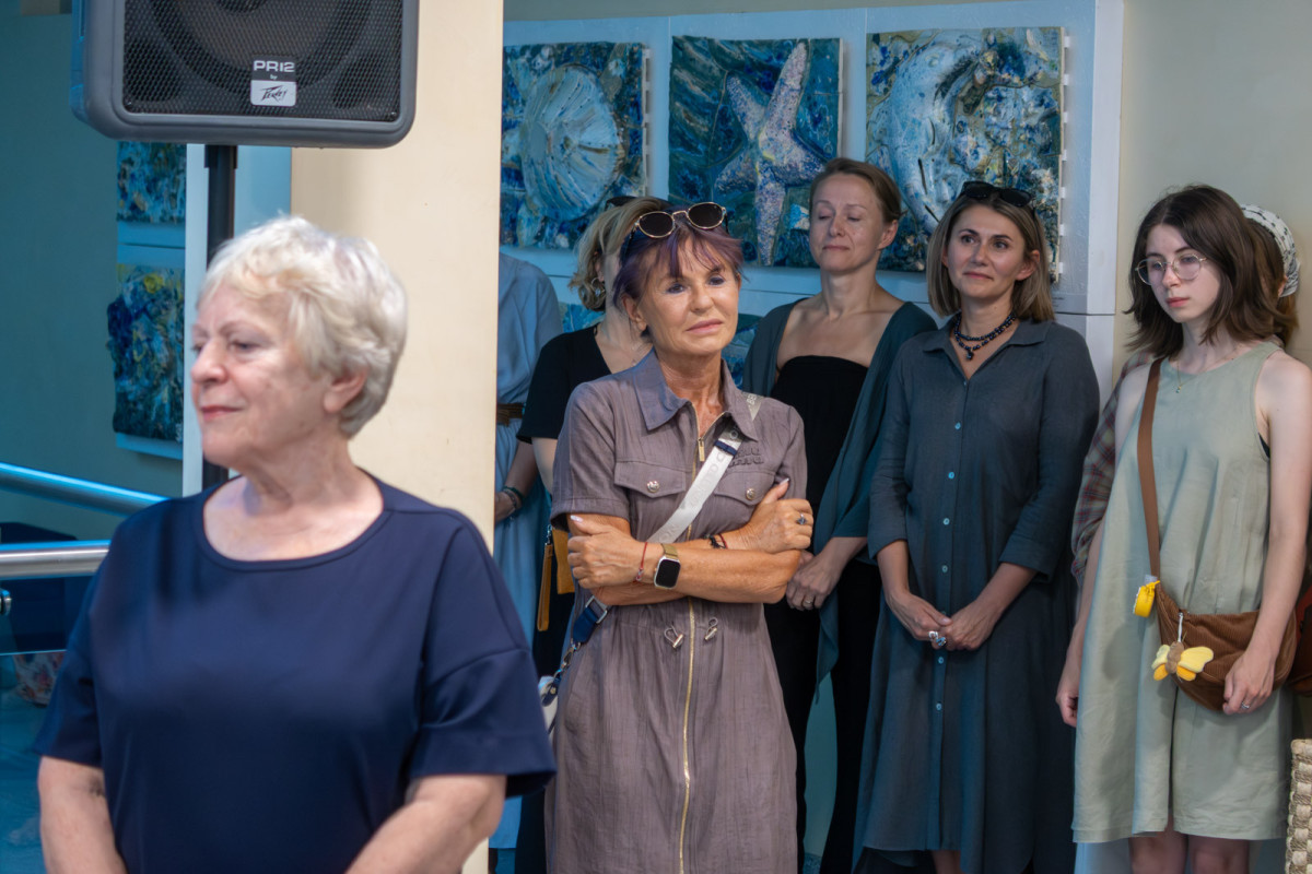 Goście wernisażu Międzynarodowego Pleneru Ceramiczno-Rzeźbiarskiego