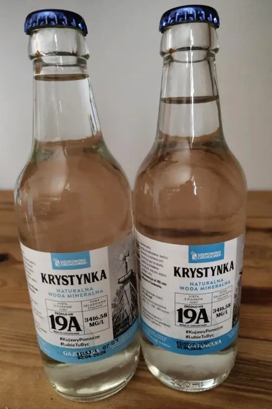 Woda mineralna z ostrzeżenia