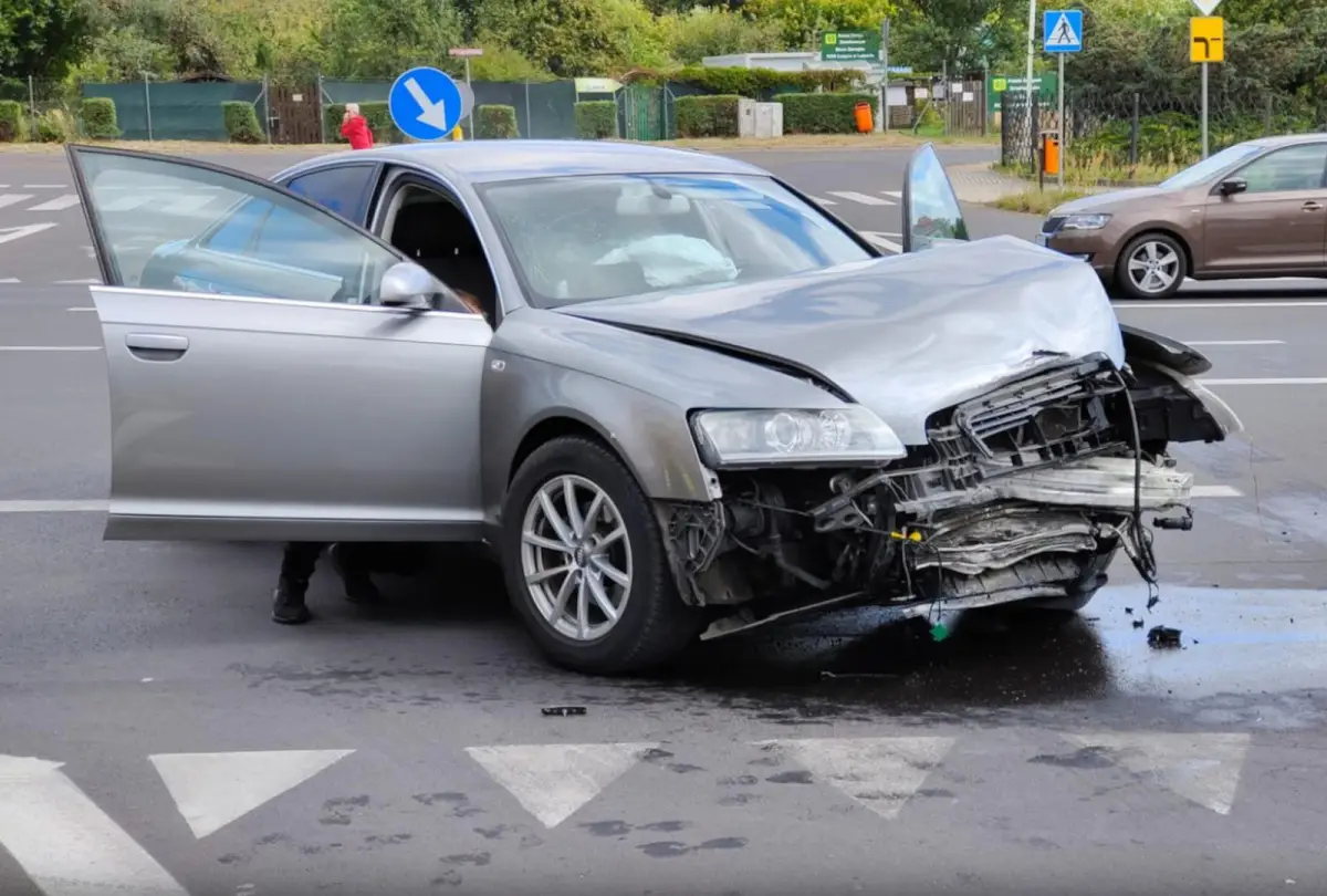 Zderzenie trzech aut w centrum Lubania