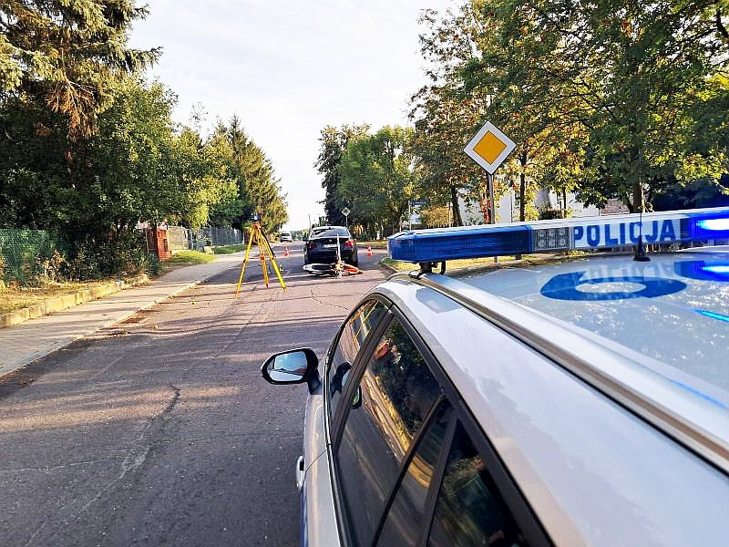 Motocyklista najechał na BMW