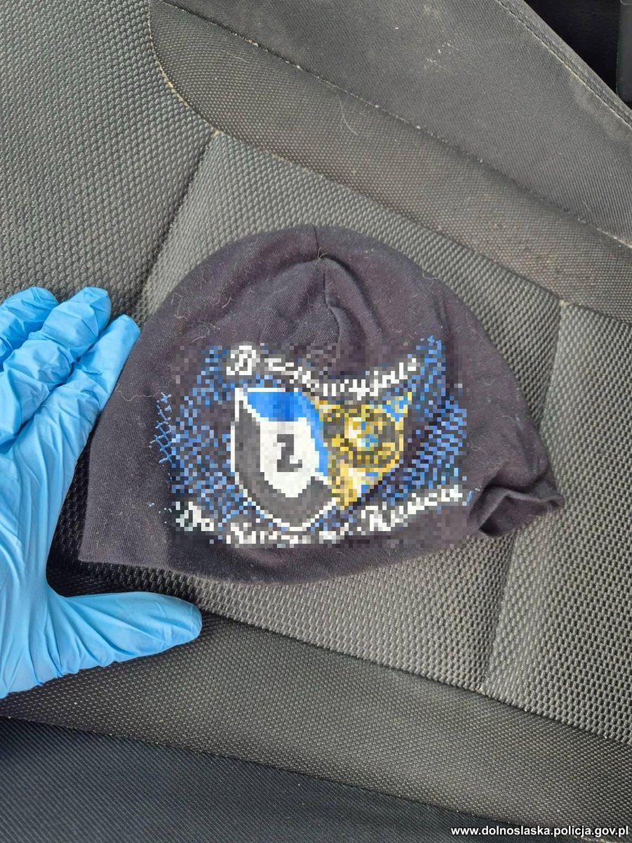 Akcesoria z logami klubów sportowych