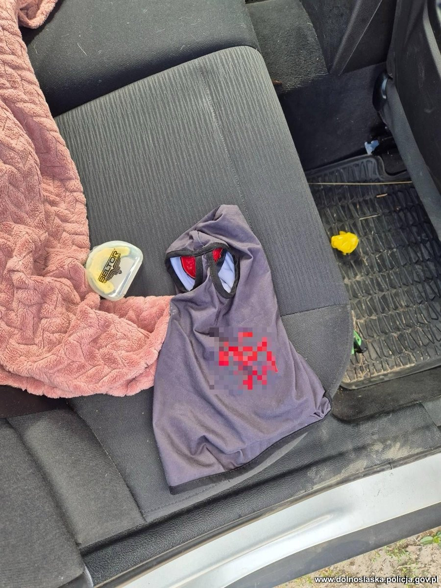 Akcesoria z logami klubów sportowych