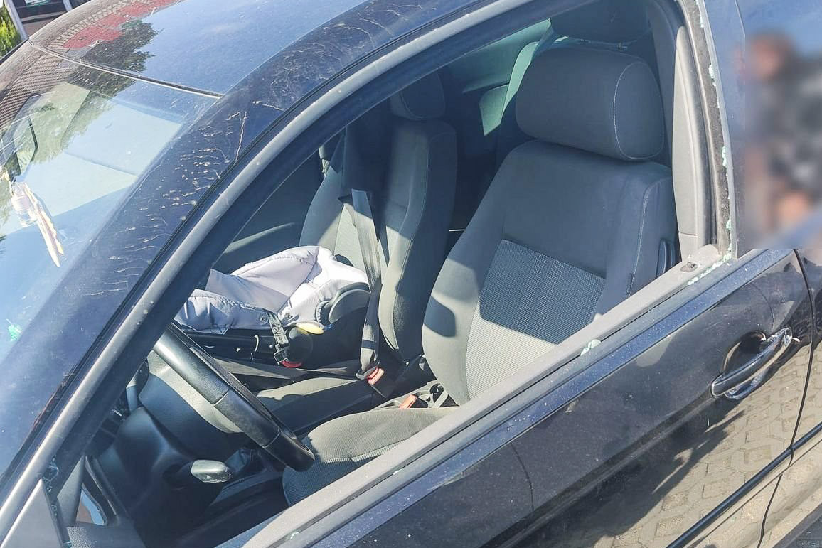 Auto z wybitą szybą