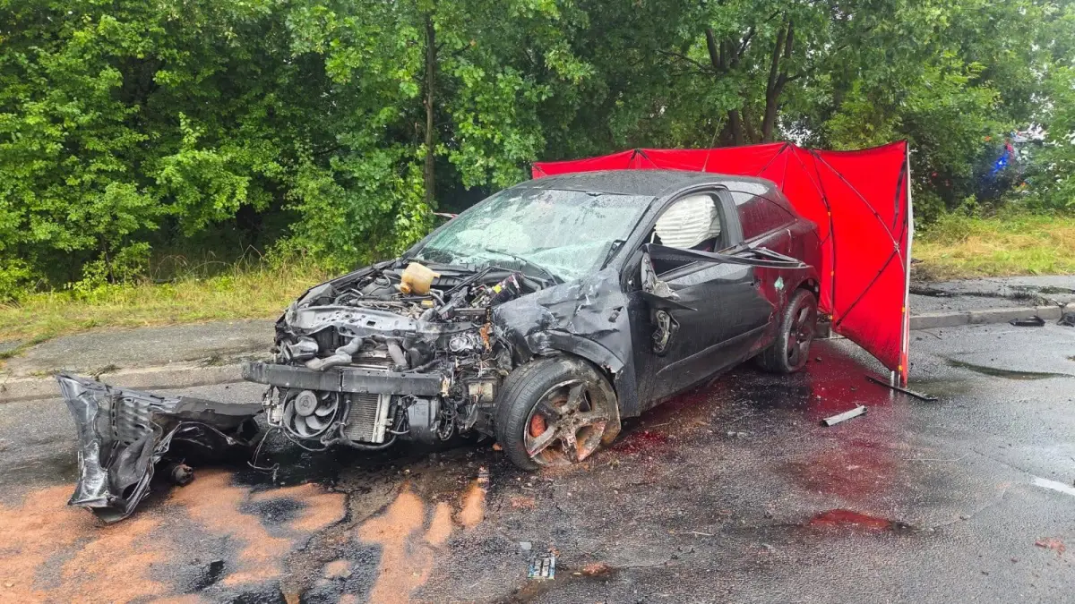 Śmiertelny wypadek. 38-letniego kierowcy nie udało się uratować
