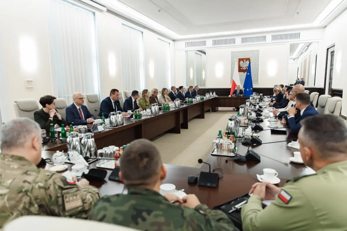 Nadzwyczajne posiedzenie rządu w związku z naruszeniem polskiej przestrzeni powietrznej