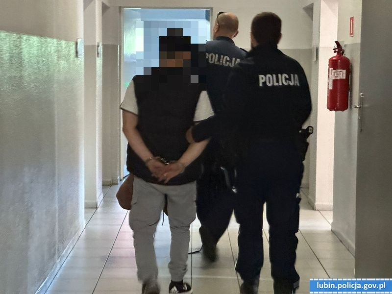 Podejrzany i podpalony budynek