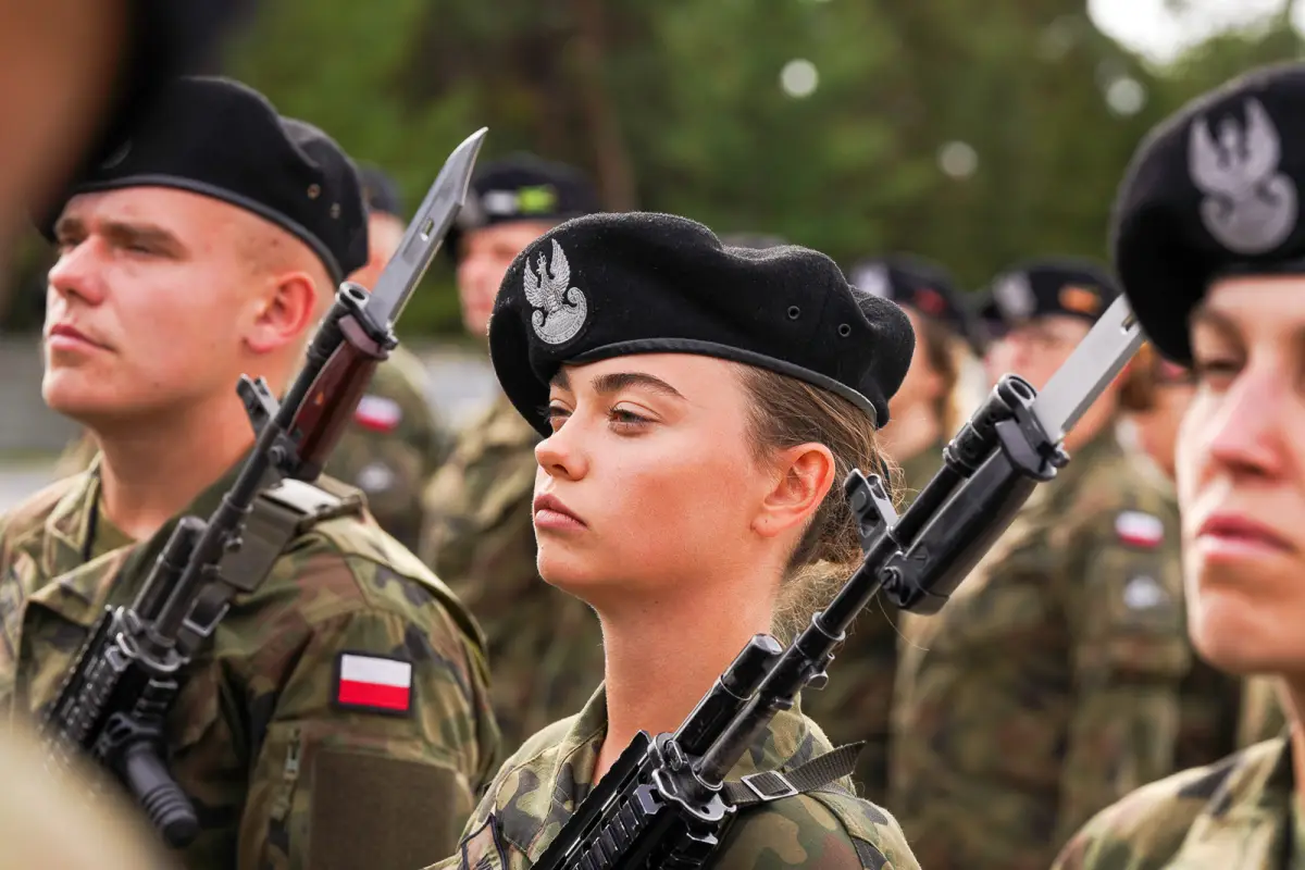 Uroczystość w 10 Brygadzie Kawalerii Pancernej w Świętoszowie