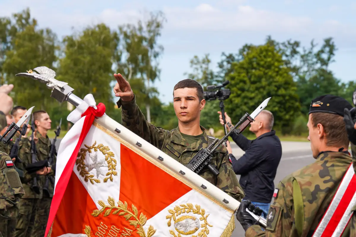 Uroczystość w 10 Brygadzie Kawalerii Pancernej w Świętoszowie