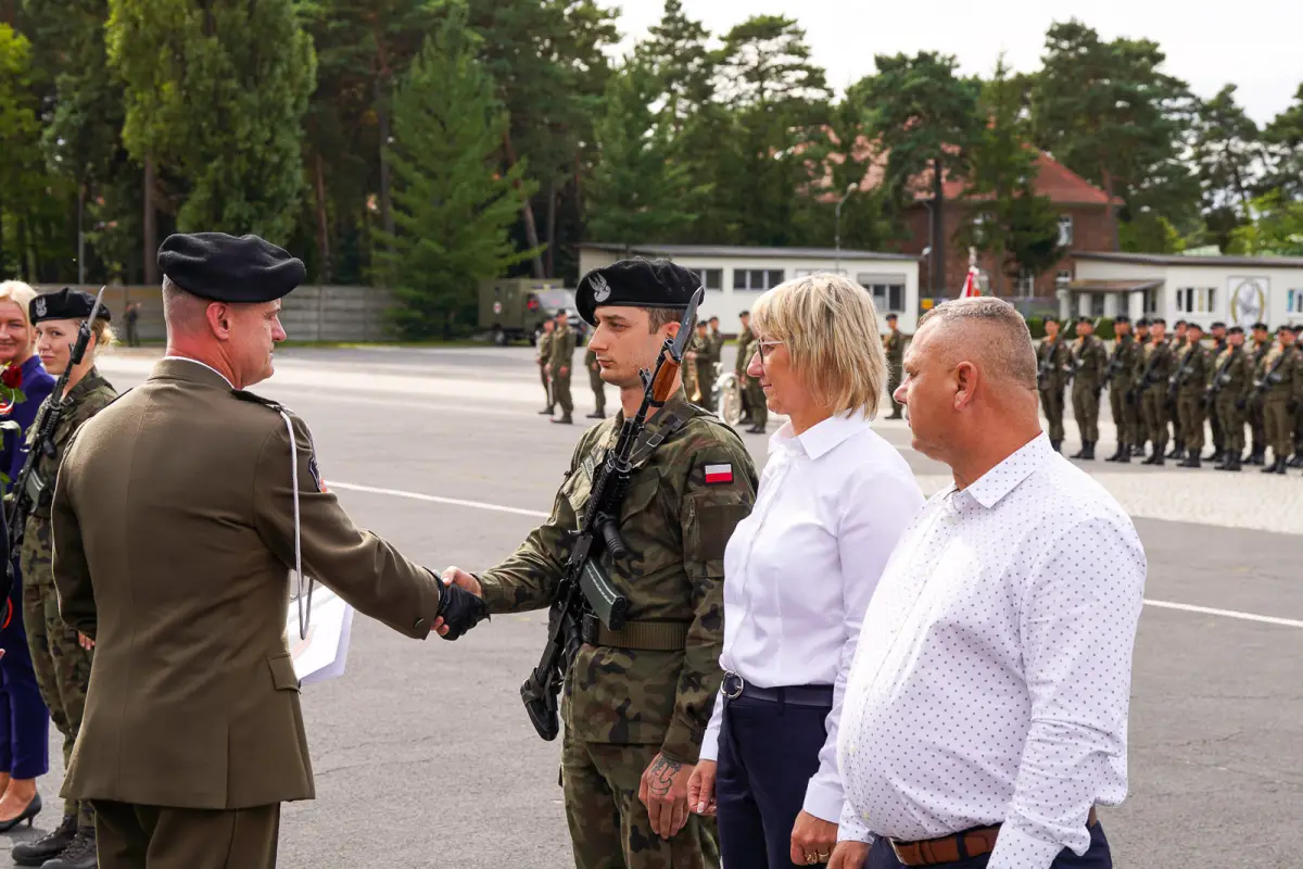 Uroczystość w 10 Brygadzie Kawalerii Pancernej w Świętoszowie