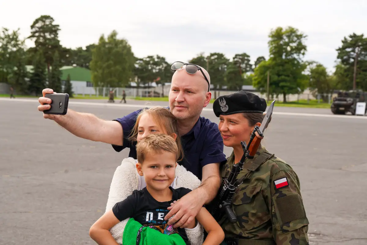 Uroczystość w 10 Brygadzie Kawalerii Pancernej w Świętoszowie