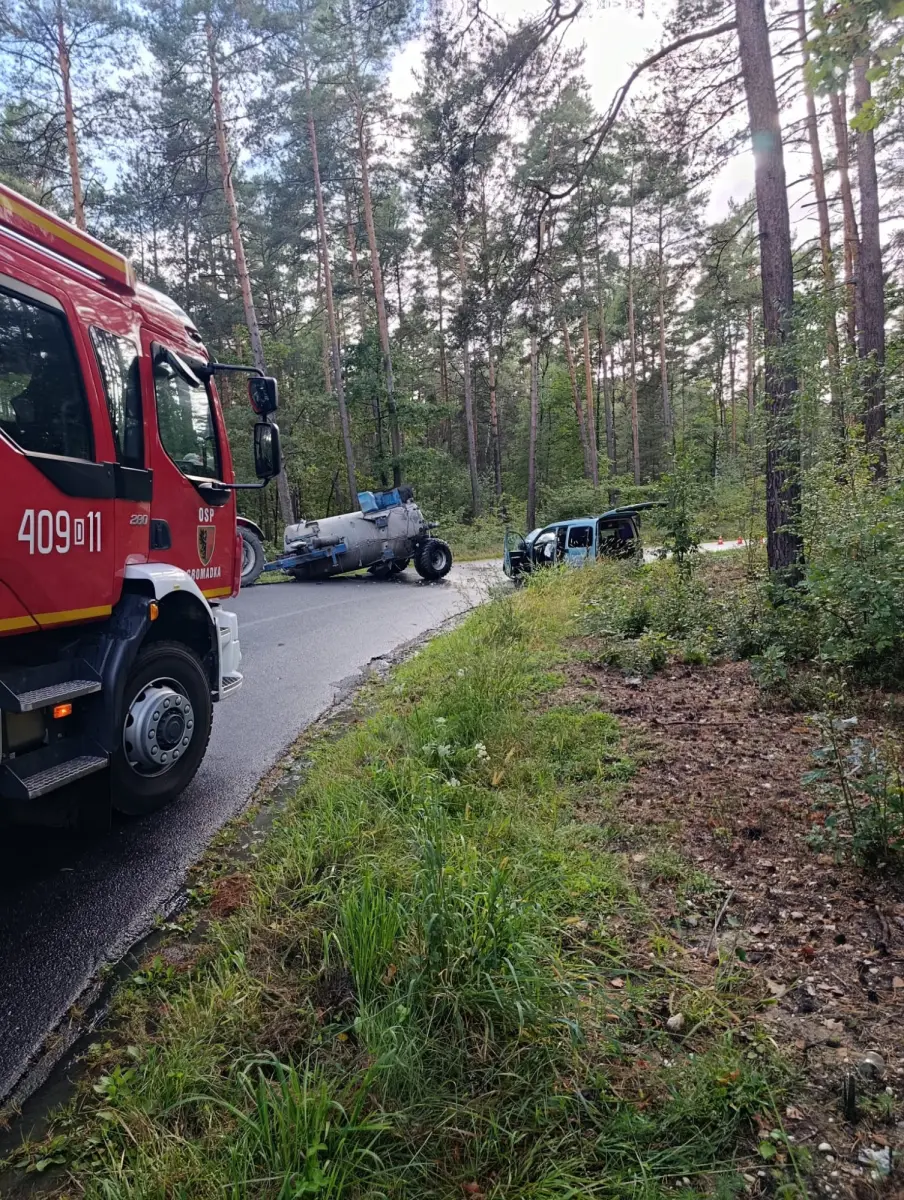Zderzenie auta z ciągnikiem między Osłą a Gromadką
