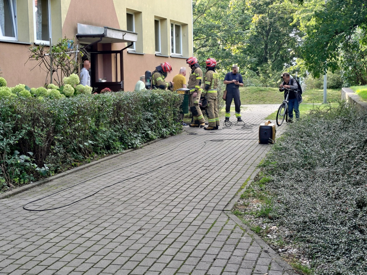 Akcja służb przy ulicy Chrobrego w Bolesławcu