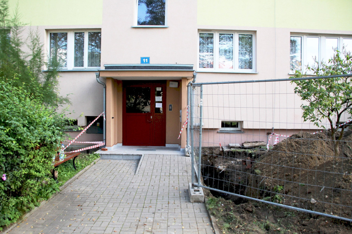 Wyciek gazu przy bloku na Bielskiej w Bolesławcu