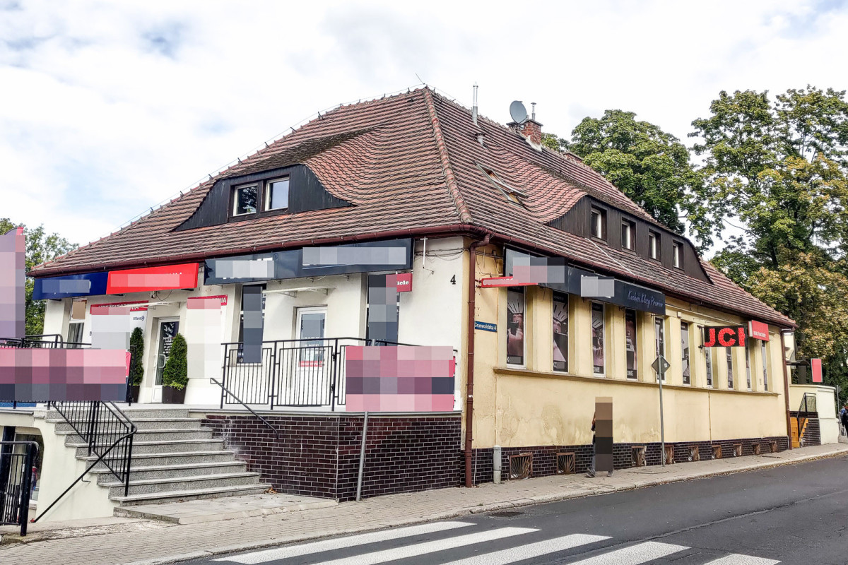 Modernistyczny budynek przy ul. Grunwaldzkiej nr 4 w Bolesławcu