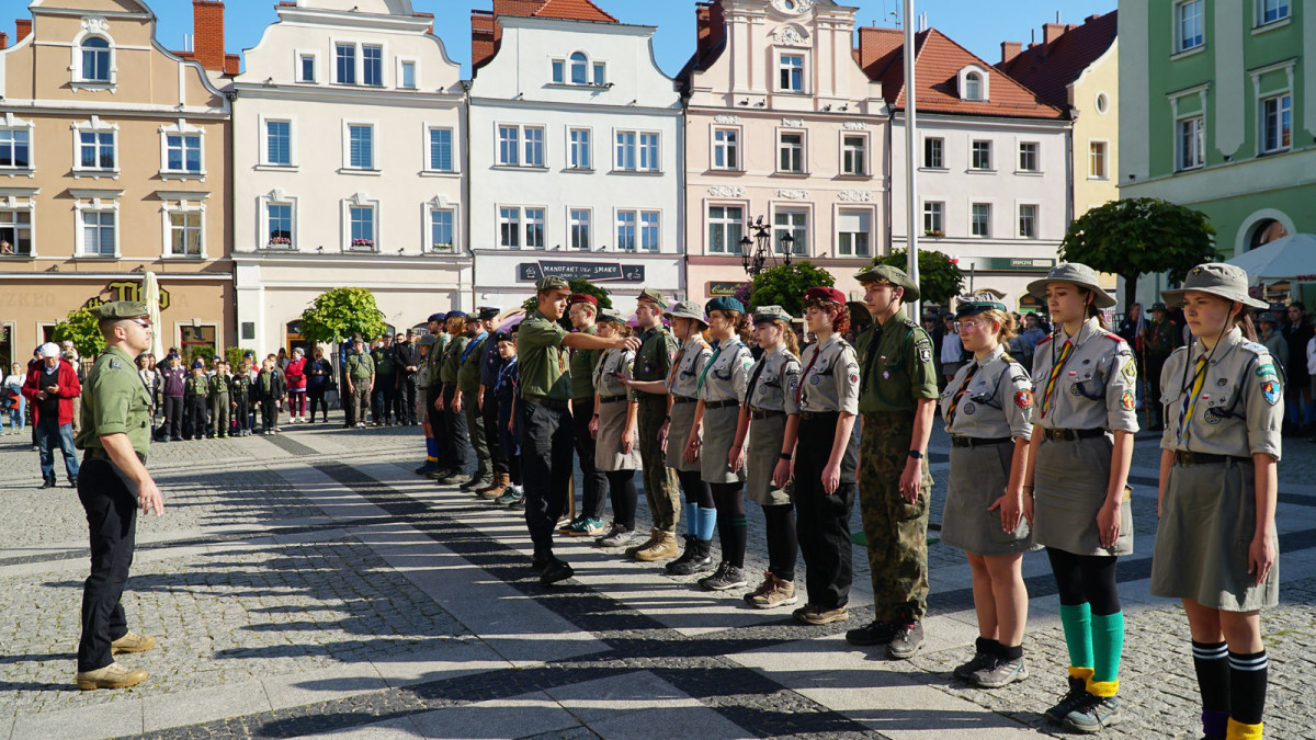 Uroczystość na bolesławieckim rynku