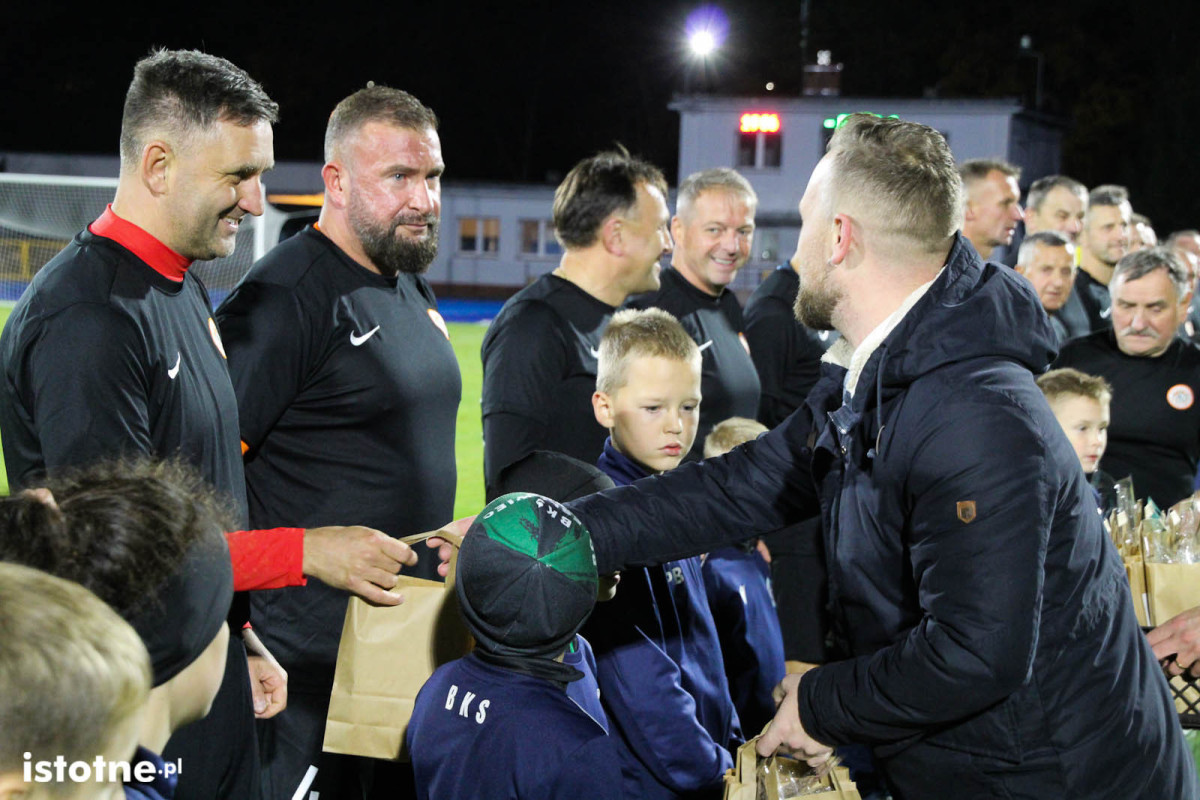 Wyjątkowy wieczór przy Spółdzielczej. Podziękowania, wspomnienia i mecz piłkarskich gwiazd