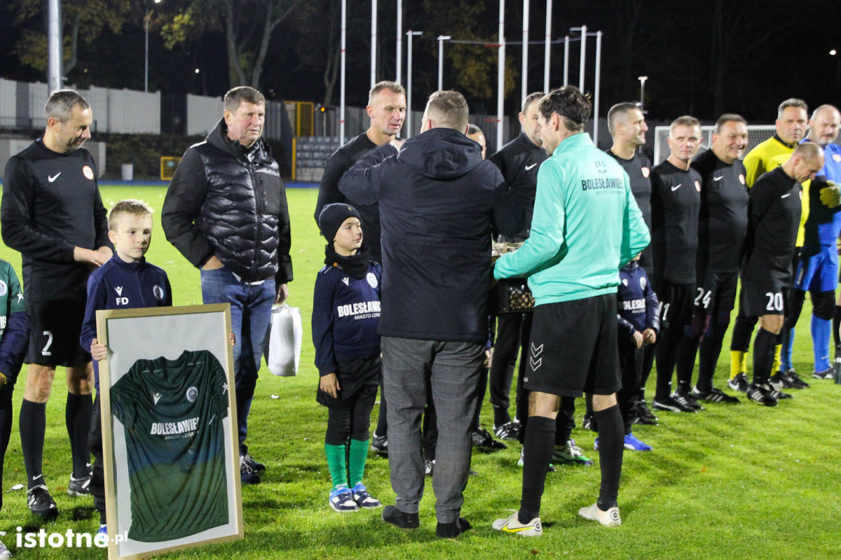 Wyjątkowy wieczór przy Spółdzielczej. Podziękowania, wspomnienia i mecz piłkarskich gwiazd