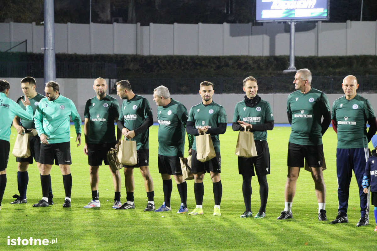 Wyjątkowy wieczór przy Spółdzielczej. Podziękowania, wspomnienia i mecz piłkarskich gwiazd