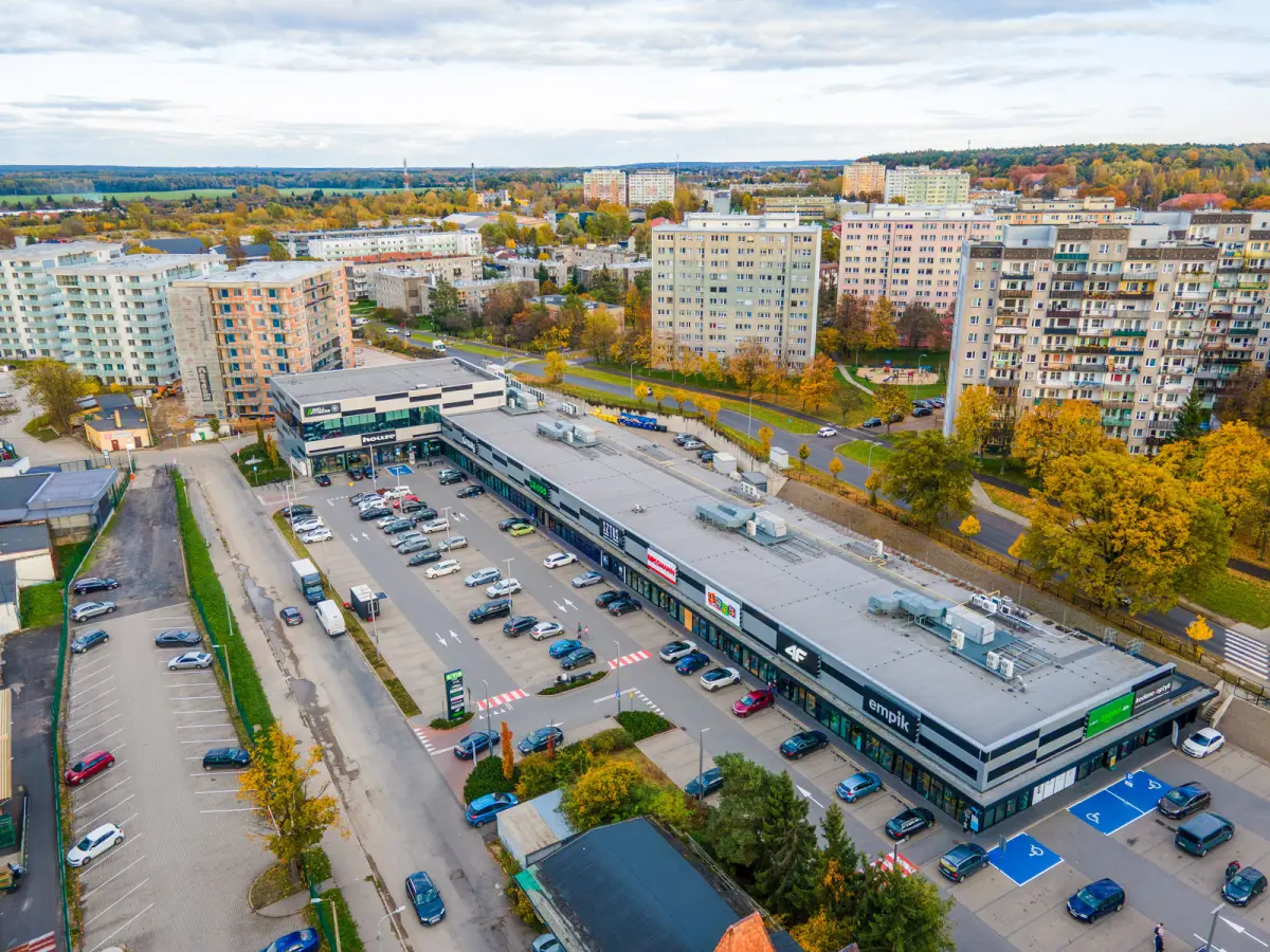 Nowe budynki mieszkaniowe i park handlowy przy Hutniczej i Staroszkolnej
