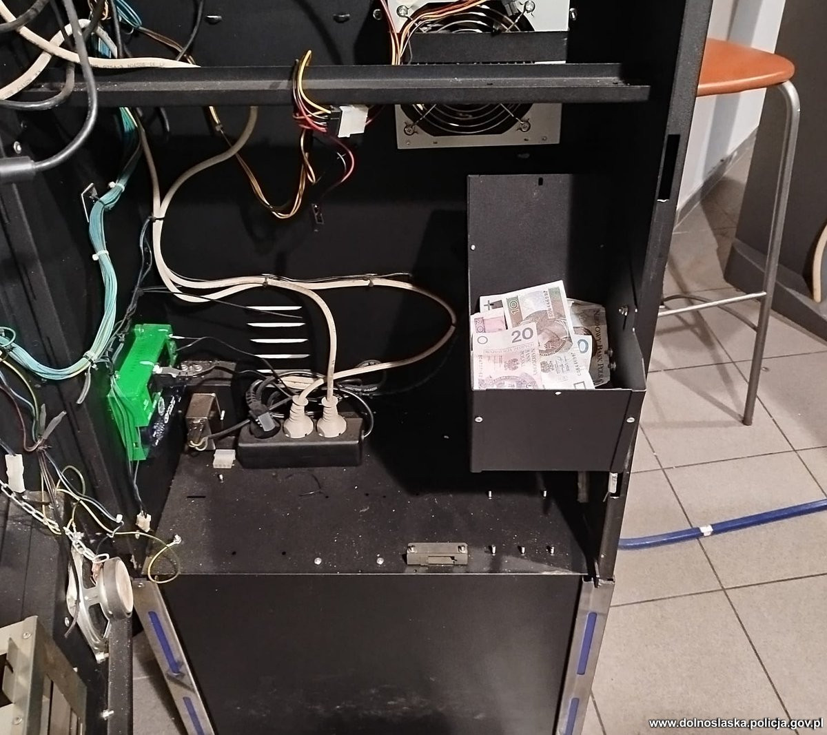 Zatrzymano 11 członków grupy przestępczej powiązanej ze środowiskiem pseudokibiców