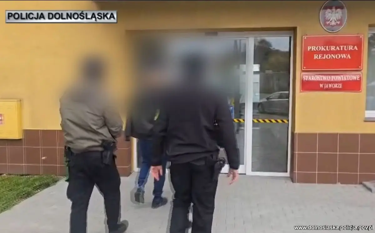 Zatrzymano 11 członków grupy przestępczej powiązanej ze środowiskiem pseudokibiców