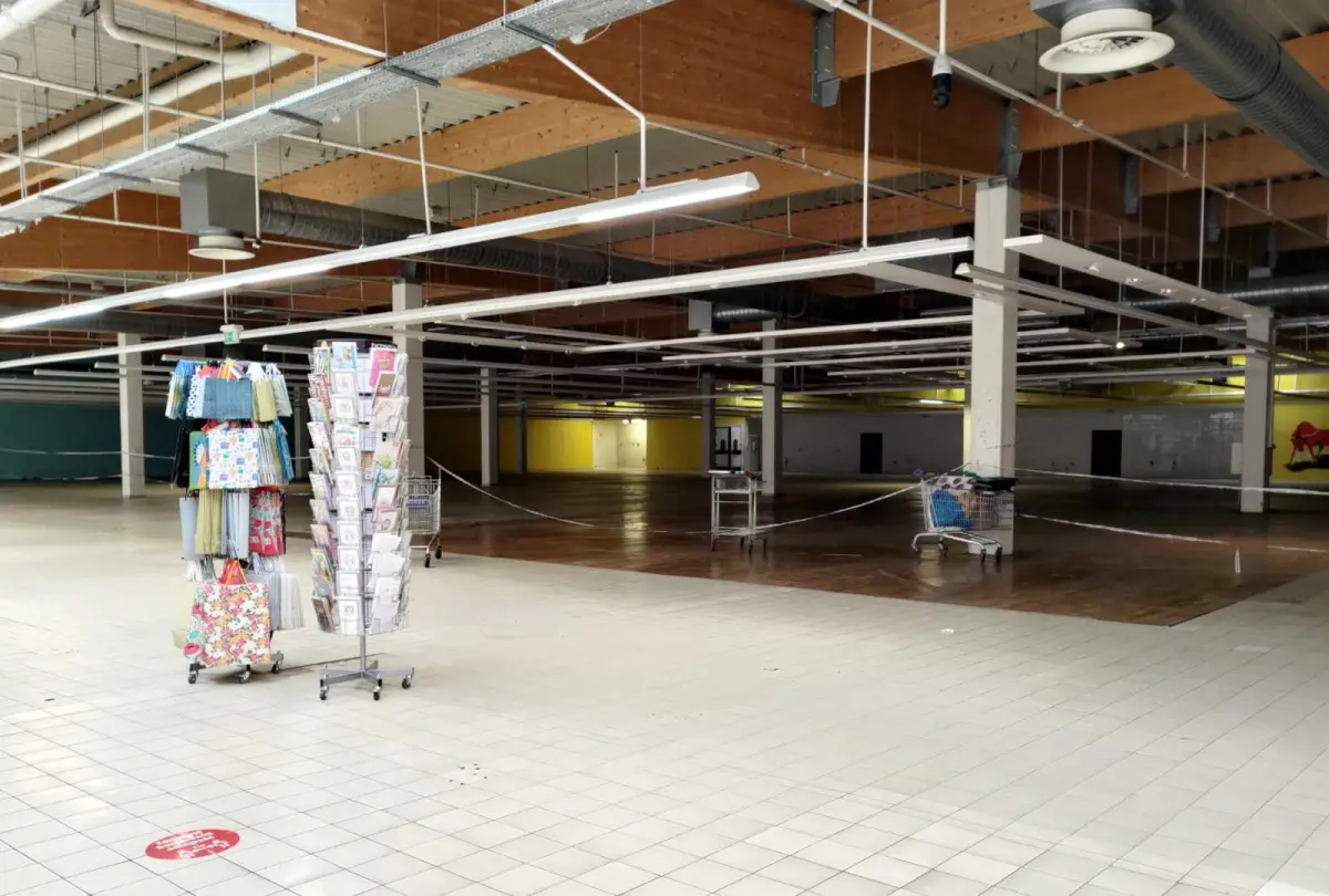 Hala po Tesco w Bolesławcu