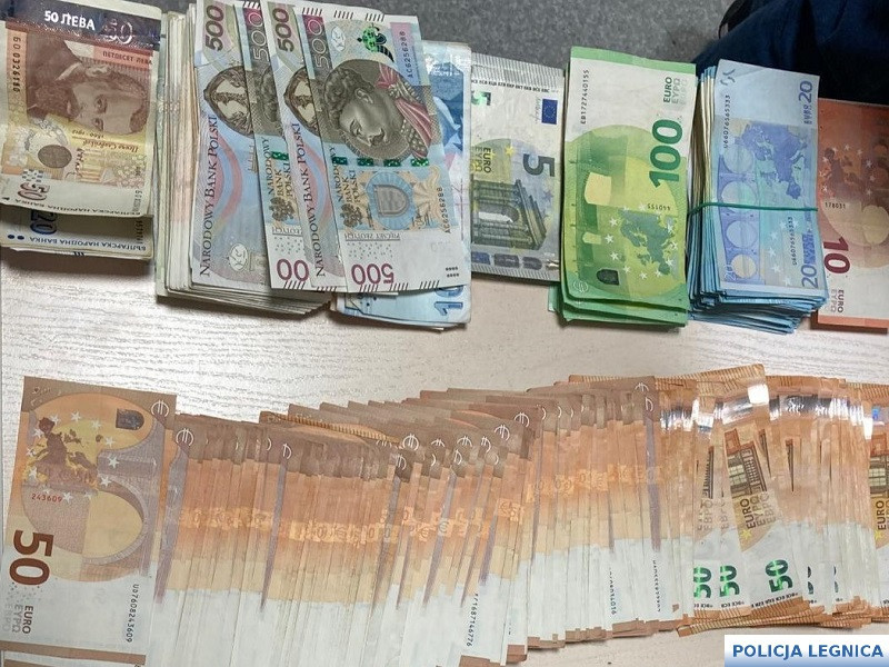 Narkotyki, pieniądze, broń