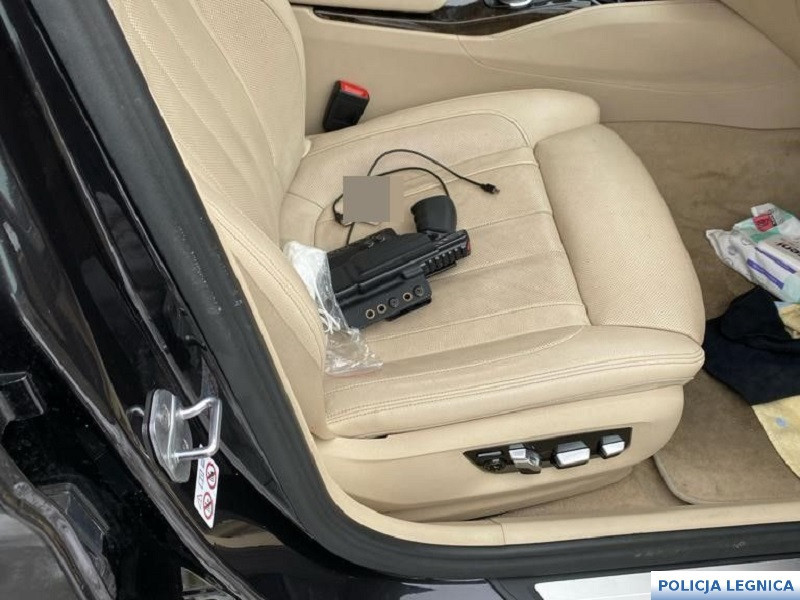 Narkotyki, pieniądze, broń