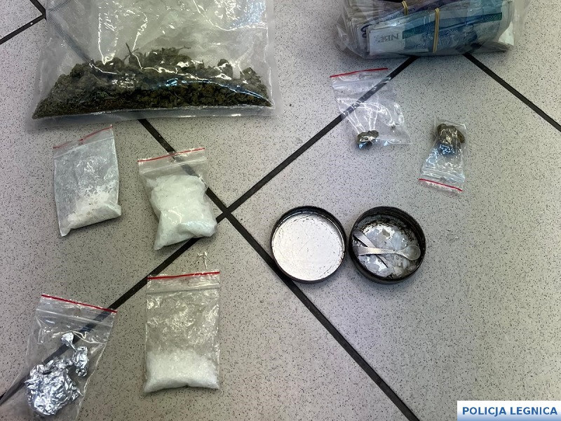 Narkotyki, pieniądze, broń