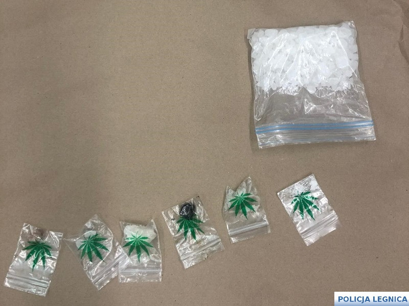 Narkotyki, pieniądze, broń