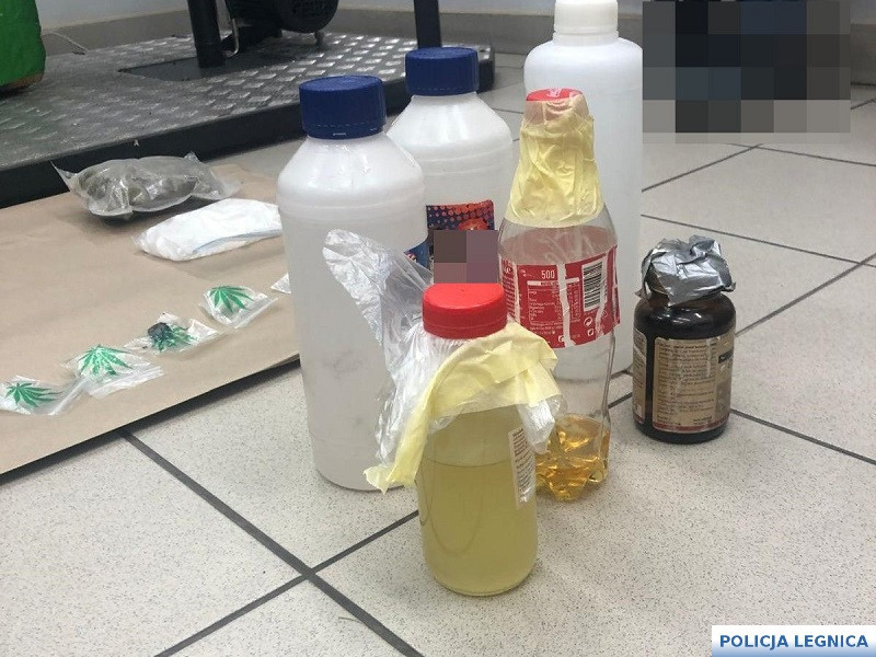 Narkotyki, pieniądze, broń